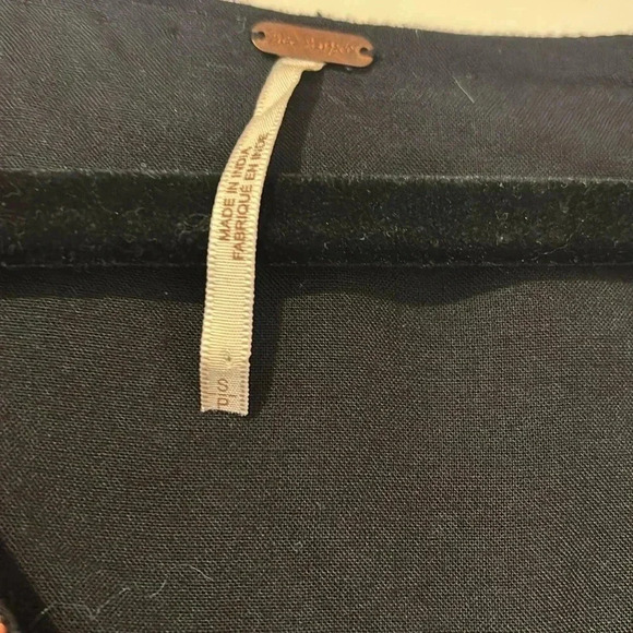 Free People Black V-neck Dolman Sleeve Blouse with 3/4 Sleeves - Small - Picture 2 of 6